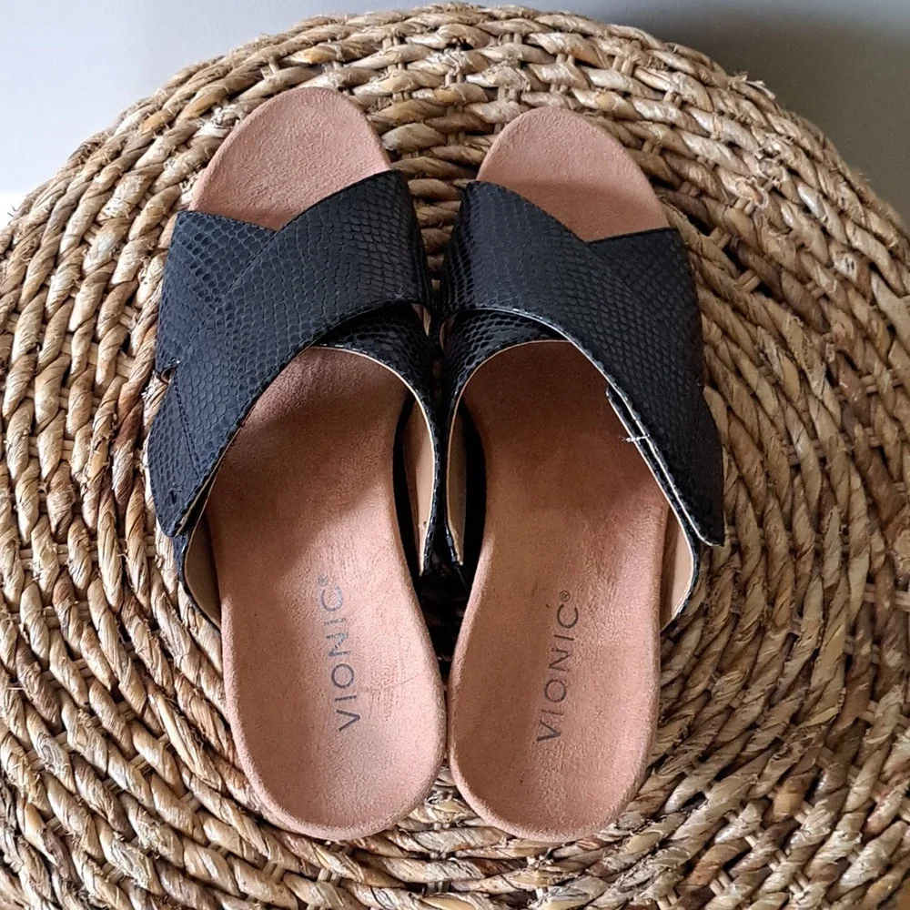Vionic Womens Leticia Black Shiny Snakeskin Print Leather Wedge Sandals Cork S-9